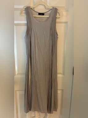 Sleeveless Light Gray & White Maxi Dress by Nancy XL